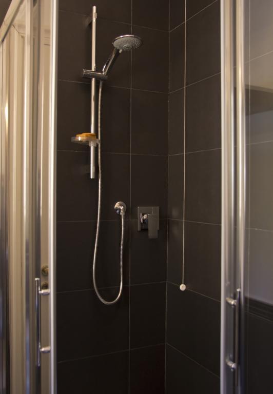 Laxmi Guesthouse B&B Genoa Bagian luar foto