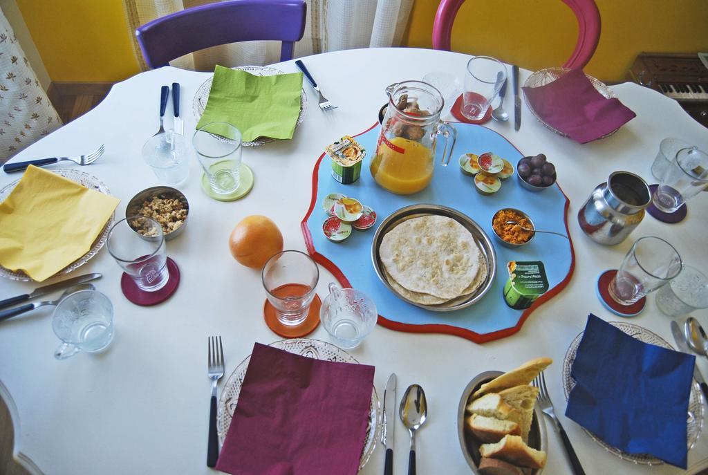 Laxmi Guesthouse B&B Genoa Bagian luar foto